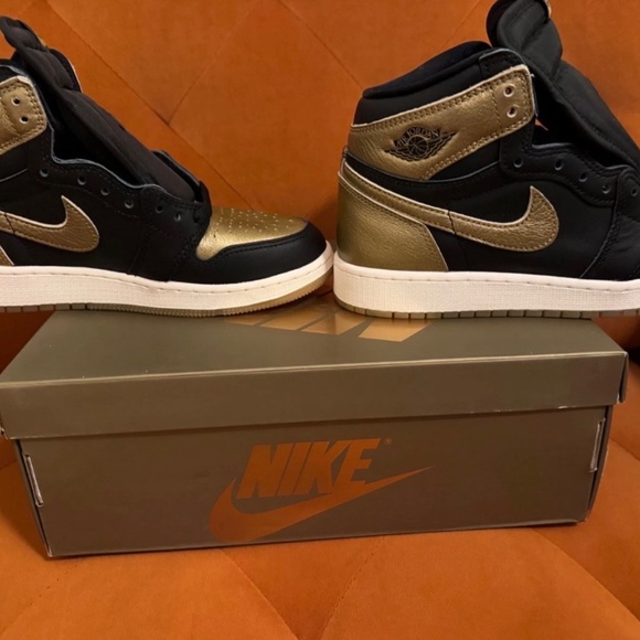 Air Jordan 1 Retro High OG GS - Picture 4 of 6